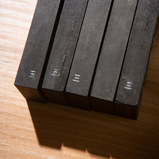 70年代上海墨厂制“铁斋翁书画宝墨”（大工号，二两，单锭） 商品图11