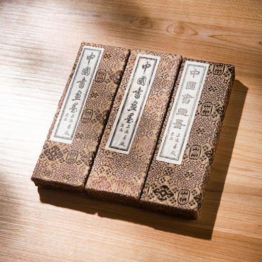 1988年上海墨厂制“铁斋翁书画宝墨”（二两，单锭） 商品图1