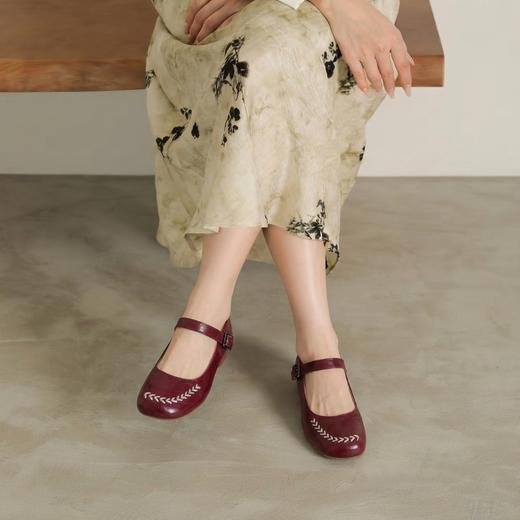 【羊皮革】西村名物2026年春季新款舒适低跟一字扣带浅口单鞋玛丽珍鞋T26AE17421 商品图4