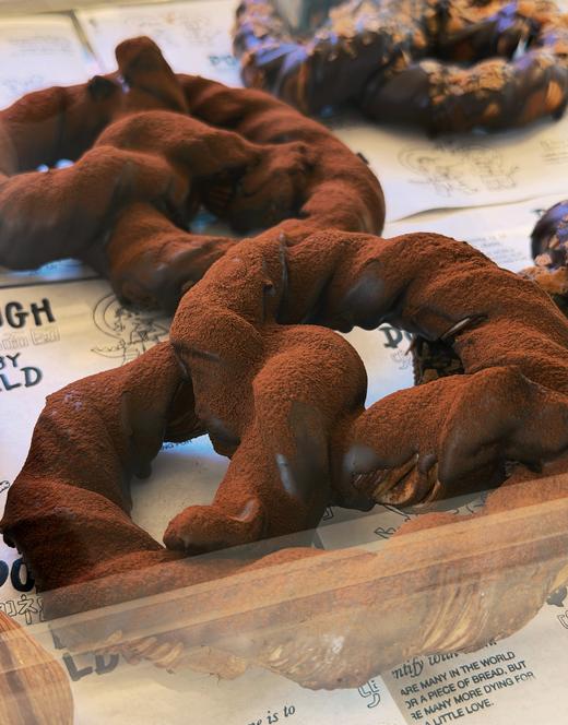 【新款爆品】脏脏巧克力酥皮碱水结 商品图0