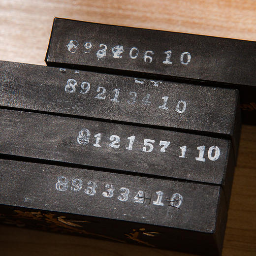 1988年上海墨厂制“铁斋翁书画宝墨”（二两，单锭） 商品图8