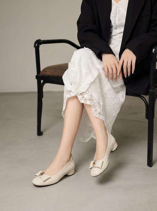 【牛皮革】西村名物2026年冬季新款舒适低跟简洁优雅浅口单鞋T26AE17361 商品图3