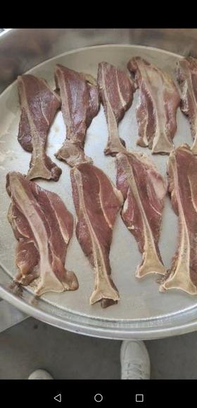 玮贤手抓扇子骨