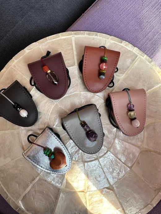 SpoiledBrat Jewelry质感上乘的小羊皮和天然彩石眼镜链 商品图0