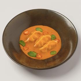 浇汁蒙古蒸饺3个67克、自制甜红椒酱、羊肉馅