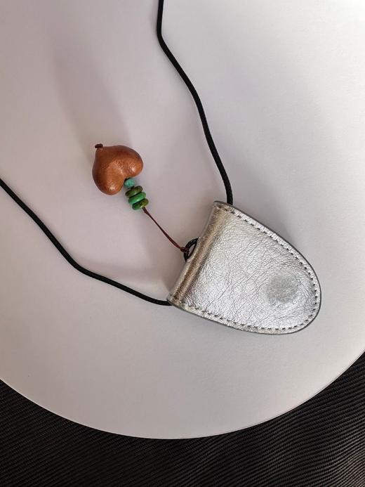 SpoiledBrat Jewelry质感上乘的小羊皮和天然彩石眼镜链 商品图9