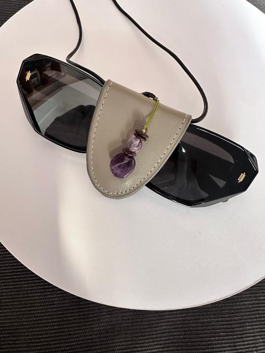 SpoiledBrat Jewelry质感上乘的小羊皮和天然彩石眼镜链 商品图4