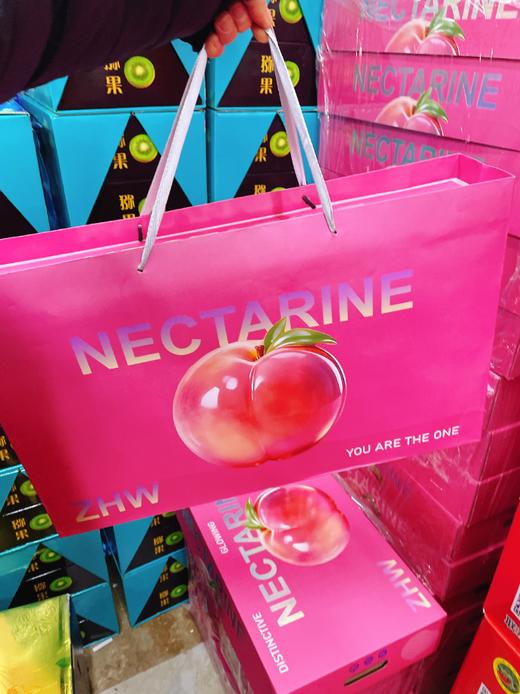 粉箱澳洲油桃礼盒 商品图0