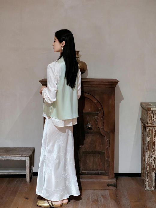 盛唐牡丹大师系列-卢梅红 | 云素青荷真丝蕾丝面刺绣马甲 商品图6