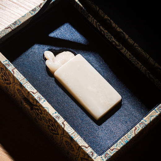 寿山石瓷白老料雕“白鹭”方章 商品图3