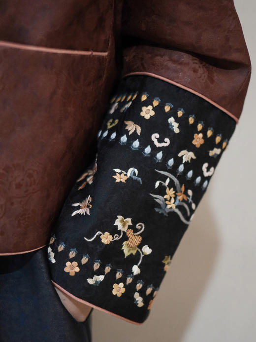 盛唐牡丹盛奢系列 | 重缎罗底红云纱手绣短外套 商品图2