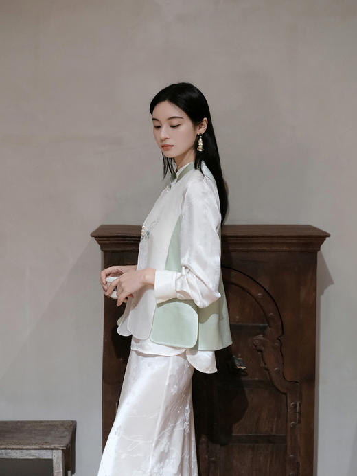 盛唐牡丹大师系列-卢梅红 | 云素青荷真丝蕾丝面刺绣马甲 商品图5