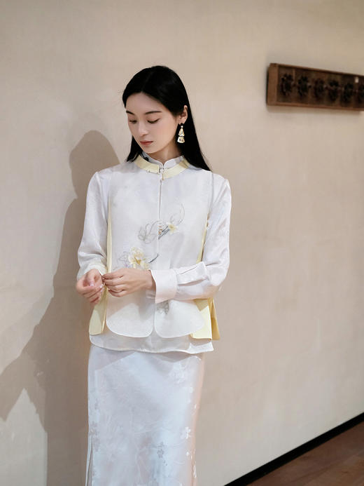 盛唐牡丹大师系列-卢梅红 | 月执金蕊真丝蕾丝面刺绣马甲 商品图1