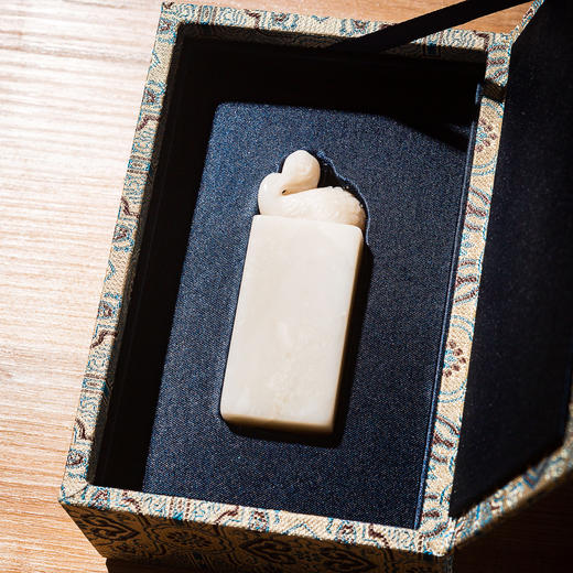 寿山石瓷白老料雕“白鹭”方章 商品图2