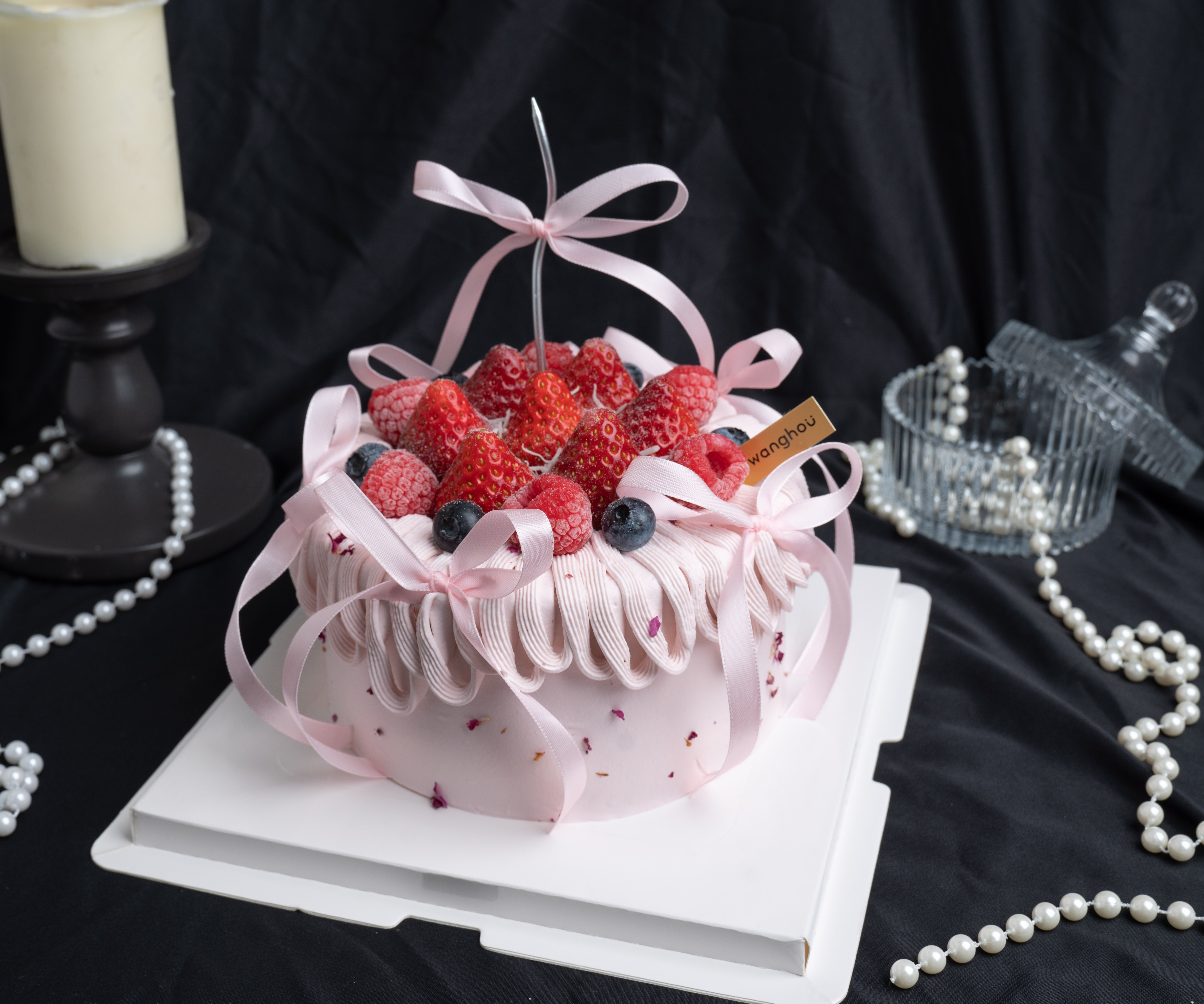 蝴蝶结草莓蛋糕（提前4小时预定）