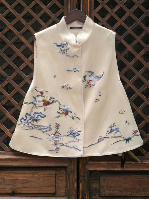 盛唐牡丹大师系列-王小潇 | 重缎真丝手绣对襟马甲(盛唐牡丹与非遗传承人王小潇联名系列) 商品图4