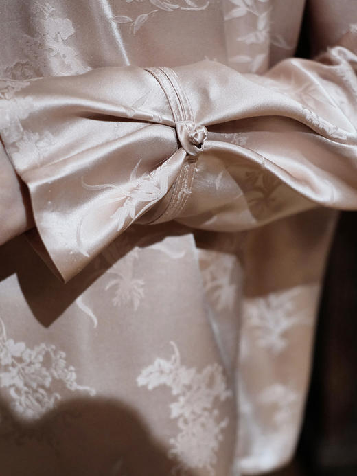 盛唐牡丹 | 银粉梅兰竹菊真丝女上衣 商品图3