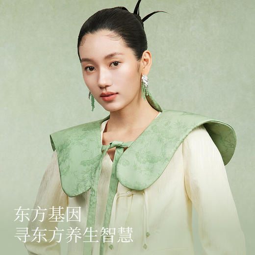 【多样屋专柜】左点养生娘娘艾草披肩发热艾灸肩颈背热敷保暖电加热礼物(故宫款) 商品图1