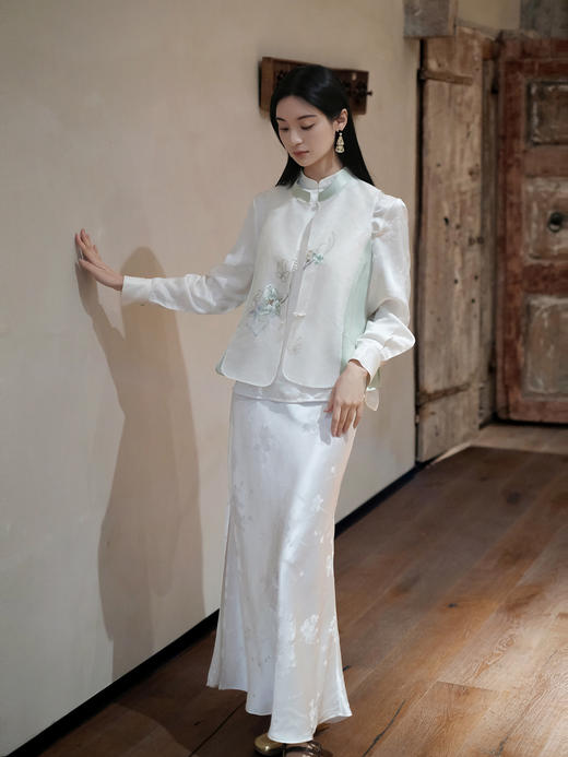 盛唐牡丹大师系列-卢梅红 | 云素青荷真丝蕾丝面刺绣马甲 商品图4