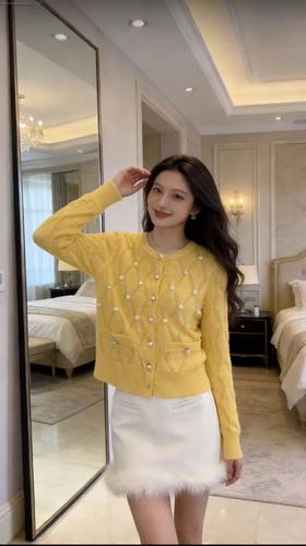 玛克门店发货：亮光黄毛衣货号：MF86JA756Y30