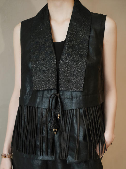 盛唐婧 | 本色行云重磅真丝香云纱阔门襟流苏马甲 商品图2