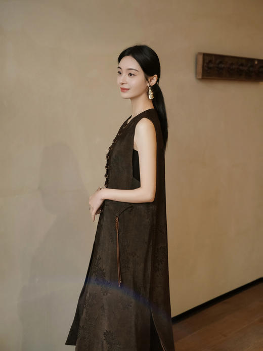 盛唐婧 | 风吟罗縠轻奢时尚香云纱重工盘扣风衣裙 商品图6