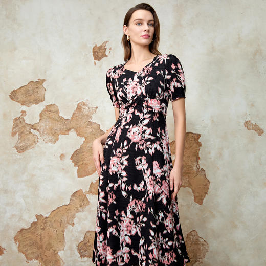 EITIE爱特爱复古鸡心领收腰印花修身连衣裙春季新款8107827 商品图3