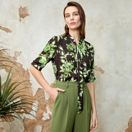 EITIE爱特爱复古飘带V领气质优雅印花中袖衬衫春季新款8109804 商品图7