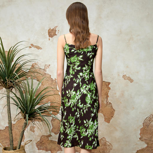 EITIE爱特爱法式气质印花垂坠显瘦吊带连衣裙春新款8107825 商品图4