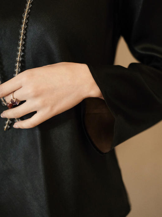 盛唐婧 | 本色行云重磅真丝香云纱斜裁圆领上衣小衫 商品图3