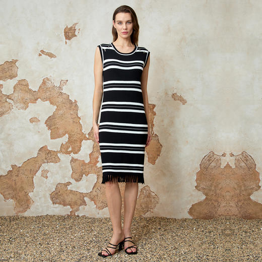 EITIE爱特爱春季新款时尚舒适透气百搭通勤显瘦针织流苏直筒连衣裙8101813 商品图3