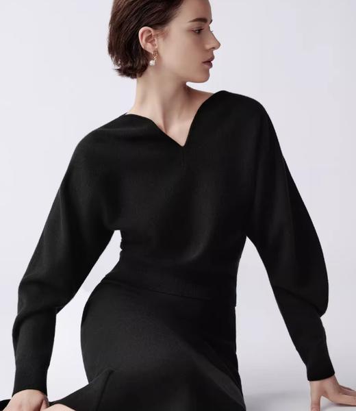 朗姿 法式气质V领黑色短款针织衫LSJH02KPR482 商品图2