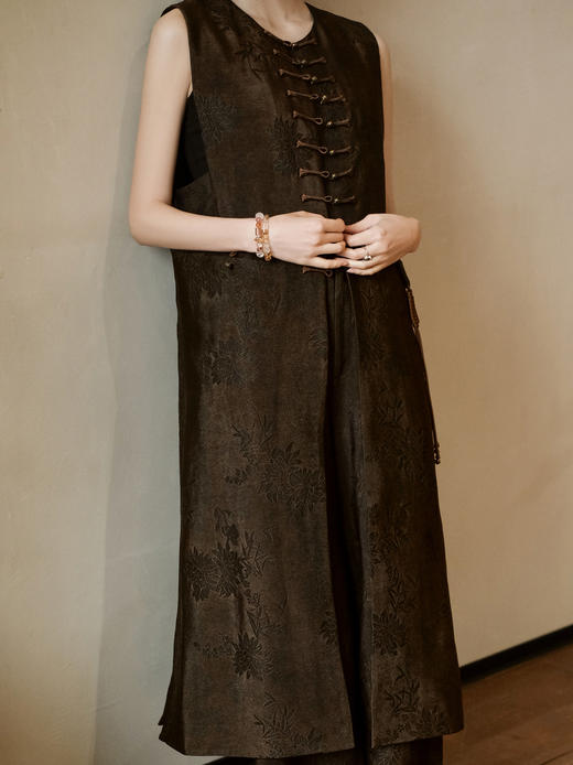 盛唐婧 | 风吟罗縠轻奢时尚香云纱重工盘扣风衣裙 商品图4