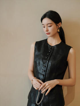 盛唐婧 | 本色行云重磅真丝香云纱对襟马甲