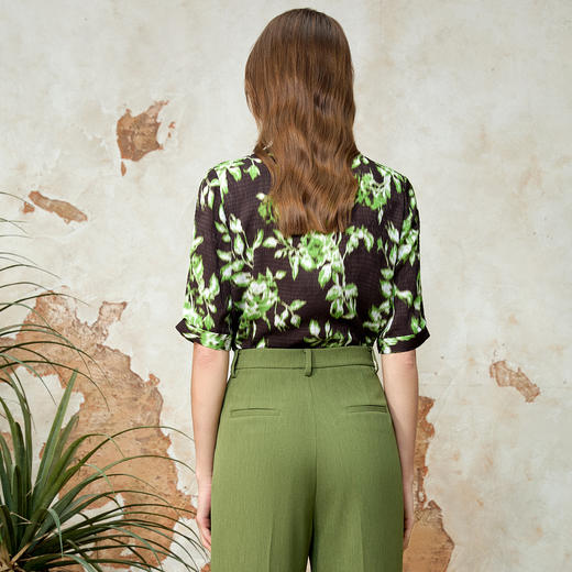 EITIE爱特爱复古飘带V领气质优雅印花中袖衬衫春季新款8109804 商品图8