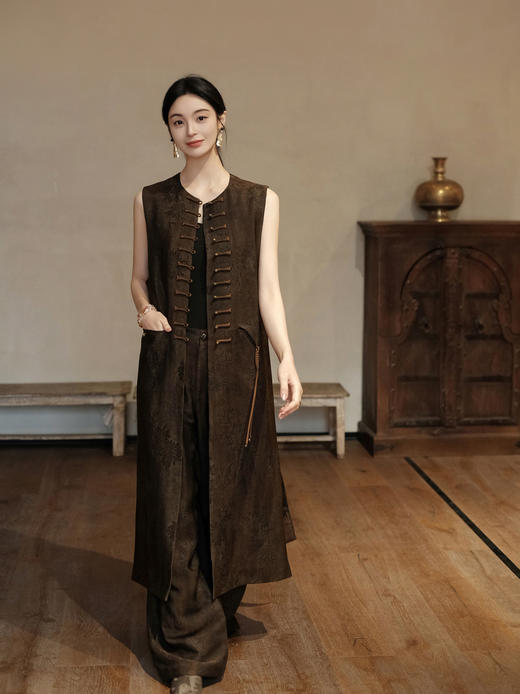 盛唐婧 | 风吟罗縠轻奢时尚香云纱重工盘扣风衣裙 商品图0