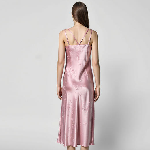 EITIE爱特爱春季新款时尚气质简约显瘦a字暗纹交叉吊带连衣裙8107829 商品图4