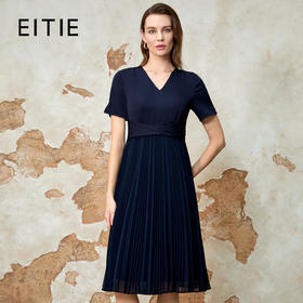 EITIE爱特爱夏季新款法式气质V领收腰显瘦百褶连衣裙8207915