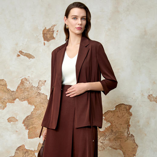 EITIE爱特爱简约通勤百搭抽绳收腰显瘦休闲外套春季新款8103814 商品图1