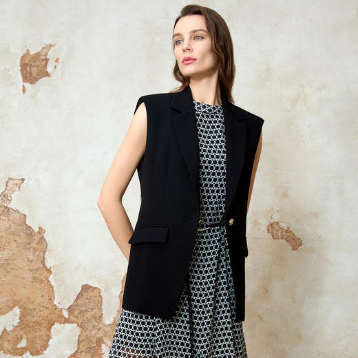 EITIE爱特爱气质通勤翻领百搭黑色无袖马夹西装外套春季新款8103802 商品图2