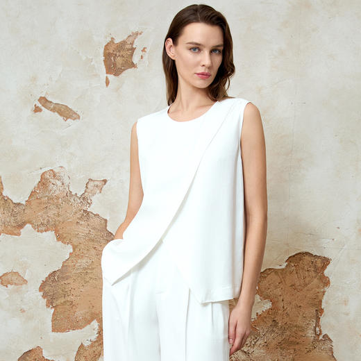 EITIE爱特爱夏季新款简约百搭无袖显瘦白色T恤上衣8213904 商品图2