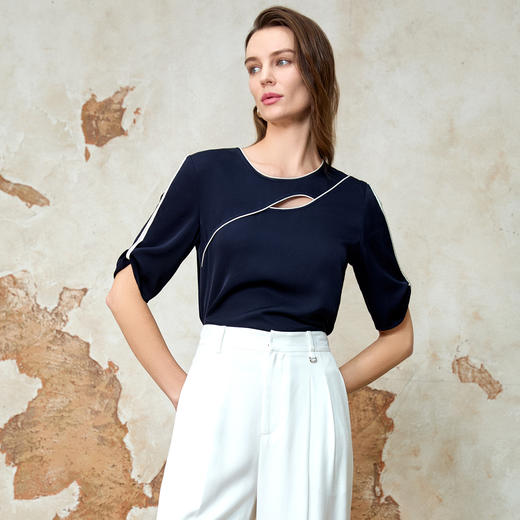 EITIE爱特爱夏季新款设计感挖空圆领气质修身显瘦上衣8213907 商品图2