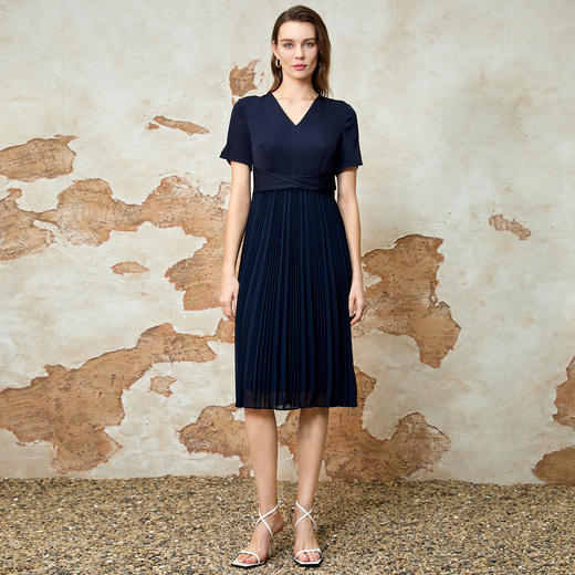 EITIE爱特爱夏季新款法式气质V领收腰显瘦百褶连衣裙8207915 商品图1