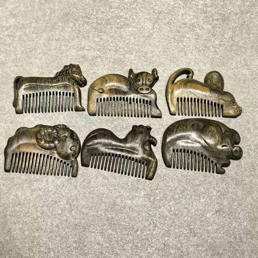 新款绿檀生肖梳 商品图0