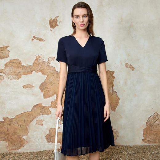 EITIE爱特爱夏季新款法式气质V领收腰显瘦百褶连衣裙8207915 商品图3