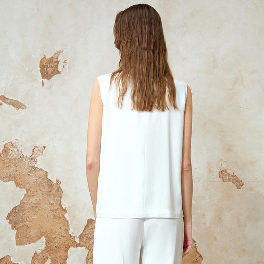 EITIE爱特爱夏季新款简约百搭无袖显瘦白色T恤上衣8213904 商品图4