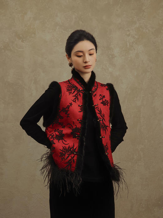 盛唐婧 | 赤运玄裳新中式提花绒拼水貂驼鸟毛马甲 商品图0