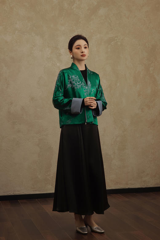 盛唐婧 | 轻奢时尚新中式老缎交领宽松外套-绿色 商品图4