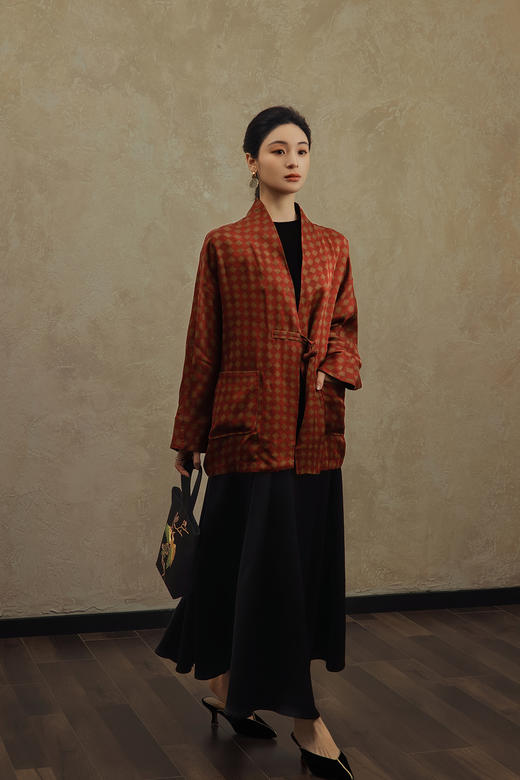 盛唐婧 | 红格子纹真丝重缎香云纱设计款外套 商品图0