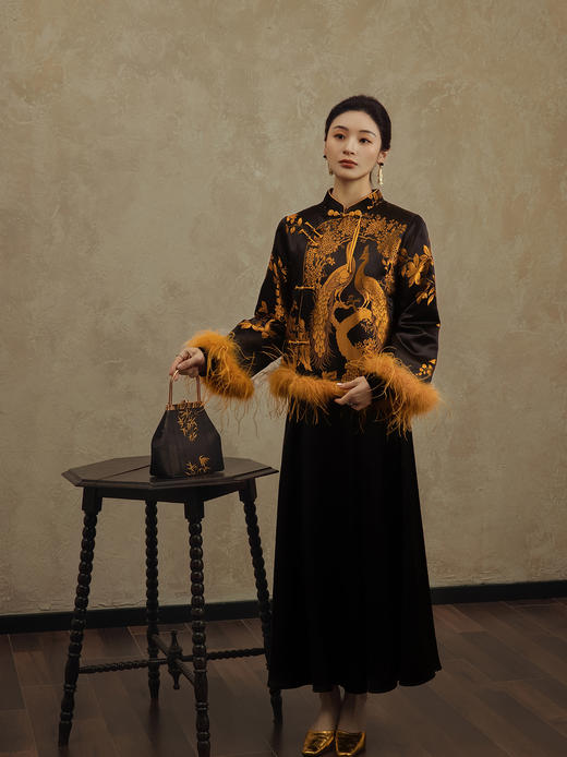 盛唐婧 | 鸾凤和鸣新中式软缎提花驼鸟毛外套 商品图1